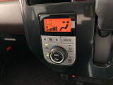 オートエアコンは温度を設定するだけで、自動で風量などを設定してくれます。運転しながら操作も必要ないので、安全性も向上します。