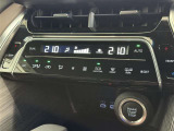 左右独立温度コントロールフルオートエアコンです。運転席、助手席それぞれで独立して温度設定ができます。冷え性の方が乗っても安心ですね♪