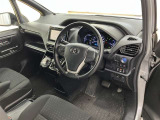 見通しのよいすっきりとした視界で、誰でも運転しやすいです。運転のしやすさは疲れにくさにも繋がりますよ♪
