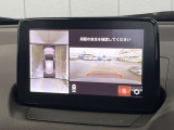 前後左右、見下ろしのモニター表示でバック時の障害物もしっかり見えます!