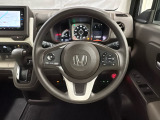 ハンドルにHondaセンシング系のクルーズコントロールやレーンキープアシストなどのスイッチと、オーディオの操作スイッチが装備されています。ハンドルから手を離さず安全に操作できます。