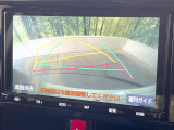 【バックカメラ】駐車時に後方がリアルタイム映像で確認できます。大型商業施設や立体駐車場での駐車時や、夜間のバック時に大活躍!運転スキルに関わらず、今や必須となった装備のひとつです!