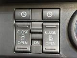 【両側パワースライドドア】スマートキーや運転席のスイッチで後席両側スライドドアの開閉が可能♪電動だから力を入れてドアを開ける必要が無く、小さなお子様でも簡単に開け閉めでき快適です♪