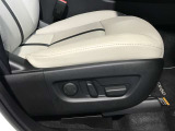 運転席は座面の上下調整ができ適切なドライビングポジションで運転できますよ♪