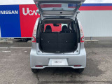 片側を倒してフラットにして長いお荷物もらくらく積み込み!
