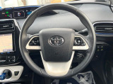 インテリアに合わせたデザインのステアリングは、運転される方のことも考え、運転しやすい形状、大きさです。是非一度、実際に触ってお確かめください。