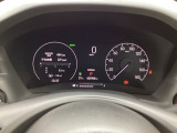 マルチインフォメーションディスプレイです。燃費や走行距離が分かり、半ドアなど車に異常がある際に警告してくれます。車に乗る楽しみが増えますね。