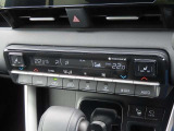 デュアルオートエアコン搭載☆運転席と助手席でエアコンが独立しているのでドライバーも同乗者もより快適にドライブができます♪