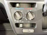 寒い冬も暑い夏も全席に快適な空調を届けてくれる、ダイヤル式エアコンを装備♪
