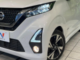 【LEDヘッドライト】悪天候や夜間走行時も良好な視界を確保し安心して運転できる高輝度LEDヘッドライトを装備!点灯速度が早く、消費電力も抑えられています。
