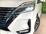【LEDヘッドライト】悪天候や夜間走行時も良好な視界を確保し安心して運転できる高輝度LEDヘッドライトを装備!点灯速度が早く、消費電力も抑えられています。