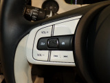 【ステアリングリモコン】ステアリングにオーディオ調節可能なスイッチが装備されていますので運転中でも視線をそらさずにオーディオの調節が可能です!