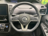 インテリアに合わせたデザインのステアリングは、運転される方のことも考え、運転しやすい形状、大きさです。是非一度、実際に触ってお確かめください。
