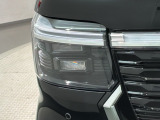 LEDヘッドライトは、点灯の瞬間から最大光量を発揮し、突然暗くなるトンネルなどでの安定感を高めます。
