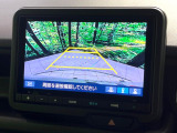 【バックカメラ】駐車時に後方がリアルタイム映像で確認できます。大型商業施設や立体駐車場での駐車時や、夜間のバック時に大活躍!運転スキルに関わらず、今や必須となった装備のひとつです!
