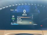 エマージェンシーブレーキは前方の車両や歩行者との衝突回避をサポートします。車両や歩行者と衝突の恐れがある時に警報とブレーキにより、運転者の衝突回避操作を支援します。