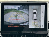 駐車場や交差点で周囲の安全確認をサポートする「パノラミックビューモニター」を搭載。