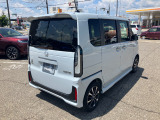 ホンダセンシング装着車となっております。衝突軽減ブレーキ、誤発進抑制機能、歩行者事故低減ステアリング、路外逸脱抑制機能、アダプティブクルーズコントロール、車線維持支援システム他、安全運転を幅広く支援。