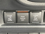 【両側パワースライドドア】スマートキーや運転席のスイッチで後席両側スライドドアの開閉が可能♪電動だから力を入れてドアを開ける必要が無く、小さなお子様でも簡単に開け閉めでき快適です♪