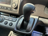 手に馴染むシフトノブで扱いやすく、快適な運転を支えます。