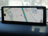 マツダコネクトの10.25インチワイドセンターディスプレイです。『Android Auto』『Apple CarPlay』や独自のコネクテッドサービスに対応したインターフェイスシステムです。