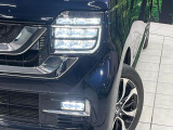 【LEDヘッドライト】悪天候や夜間走行時も良好な視界を確保し安心して運転できる高輝度LEDヘッドライトを装備!点灯速度が早く、消費電力も抑えられています。