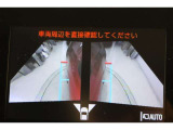 さらに、左右側面カメラも装備しています。駐車枠や隣のクルマなど周囲との位置関係がよくわかり、駐車しやすいですよ。運転席からは目視できない助手席側の側面も見えますので、路肩に幅寄せする際なども安心です。