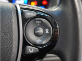 ◆アダプティブクルーズコントロール◆予め設定した車速内でクルマが自動的に加減速。前走車との適切な車間距離を維持しながら追従走行します。【LKAS】車線維持支援システムでステアリング操作を支援。