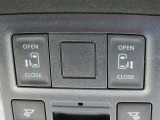 両側電動スライドドア☆スイッチ操作でドアの開閉ができるので狭い場所での乗り降りやお子様連れでのお出かけ時など幅広いシーンで活躍しますよ♪
