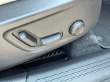 【運転席パワーシート】リクライニングからシートリフターまで、スイッチ一つで簡単にシートの微調整が可能!自分に最適なシートポジションにセットして、快適なドライブをお楽しみください。