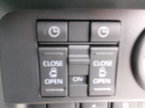 両側電動スライドドアです!!