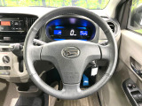 インテリアに合わせたデザインのステアリングは、運転される方のことも考え、運転しやすい形状、大きさです。是非一度、実際に触ってお確かめください。