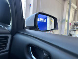 BSW(後側方車両検知警報)ブザーとともに、ブレーキを制御することで車両をもとの車線内に戻すような力を短時間発生させ、車両との接触を回避するようドライバーのステアリング操作をアシストします。