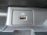 運転席そばにUSBソケットがあります♪♪ここでスマホの充電できちゃいます♪♪