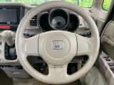 インテリアに合わせたデザインのステアリングは、運転される方のことも考え、運転しやすい形状、大きさです。是非一度、実際に触ってお確かめください。