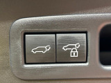 【パワーバックドア】スマートキーや運転席のボタンを押すだけでリアゲートが自動で開閉します!荷物を持っている時や、高い位置にあるバックドアを閉める際に便利な機能です♪