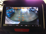 バックカメラの画像です。ガイドラインがスムースな車庫入れをサポートいたします。車庫入れの安心感がアップしますね。