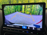 【バックカメラ】駐車時に後方がリアルタイム映像で確認できます。大型商業施設や立体駐車場での駐車時や、夜間のバック時に大活躍!運転スキルに関わらず、今や必須となった装備のひとつです!
