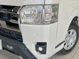 【LEDヘッドライト】悪天候や夜間走行時も良好な視界を確保し安心して運転できる高輝度LEDヘッドライトを装備!点灯速度が早く、消費電力も抑えられています。