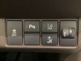 ハンドルの右側にはヘッドライトレベライザーとHondaセンシング用のメインスイッチがついています。ヘッドライトレベライザーは道路状況や積荷の加重に応じてライトの高さを調節できます。