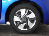 ◆純正ホイール装着車◆シンプルなデザインのホイールキャップ付きです。