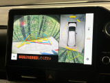 【パノラミックビューモニター】専用のカメラにより、上から見下ろしたような視点で360度クルマの周囲を確認することができます☆死角部分も確認しやすく、狭い場所での切り返しや駐車もスムーズに行えます。
