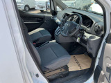 運転席まわりは、使用感も少なく良好な状態です。