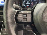 ステアリングにオーディオ操作スイッチが付いています。オーディオ画面に直接タッチしなくても操作が出来ますので、運転に集中できます。