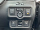 信号待ちなどで停止すると自動的にエンジンをストップさせて燃費を向上させるアイドリングストップ。必要に応じてオフにすることもできます。