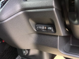 ビルトインタイプの【ETC】で見た目もスッキリ。高速道路の利用にとても便利です。【アクセサリーソケット】電源からケーブルをつなげば、スマートフォンなどの電子機器の充電などを行うことができます!