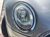 ●LEDヘッドライト:夜間走行時も良好な視界を確保し安心して運転できる高輝度LEDヘッドライトを装備!点灯速度が早く、消費電力も抑えられています。