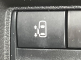 【パワースライドドア】スマートキーや運転席のスイッチでスライドドアの開閉が可能♪電動だから力を入れてドアを開ける必要が無く、小さいお子様でも、重い荷物を持っている時もラクに開け閉めできます♪