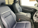 ゆったり座れる運転席シート、状態も良好です!!!