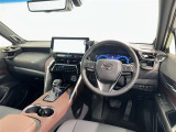 運転席まわりです。 各操作スイッチは使いやすい位置に配置されてます。
